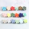 Cuentas pequeñas de flor de cerámica de colores, no se decoloran, agujero recto, cuentas sueltas de flor de cinco pétalos, para joyería y accesorios de ropa DIY hechos a mano, cuentas de porcelana
