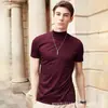 Camiseta de manga curta verão 2024 masculina de seda de leite slim fit gola alta parcial cor sólida camisa base camiseta de manga curta jovem top