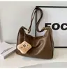 Bolsa feminina retrô para o dia a dia 2024 nova transfronteiriça bolsa de ombro para estudante universitário bolsa tote de grande capacidade comércio exterior Atacado