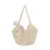 Nuevo bolso de hombro de punto calado versátil, adecuado para vacaciones tranquilas y viajes, un bolso de moda para mujer