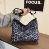 Bolsa Transversal Feminina Outono e Inverno, Bolsa Transversal Texturizada, Estampa de Leopardo, Grande Capacidade, Bolsa Feminina Simples de Alça Larga, Bolsa Transversal Feminina