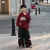 Roupas Esportivas de Outono para Meninos 2026 Novo Estilo: Conjunto de Duas Peças Estiloso para Meninos Mais Velhos: Moletom com Estampa de Letras e Calça Wide Leg