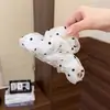 Pinza para el Cabello de Perlas Onduladas de Puntos y Nubes Estilo Coreano para Mujer, Elegante Pasador para Recogidos en la Parte Trasera de la Cabeza, Pinza de Tiburón Exquisita de Alta Gama