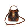 Bolso Pequeño de Alta Gama para Mujer 2026 Nuevo Bolso Cubo Retro Bolso de Mano Versátil de Moda Bolso de Hombro Cruzado Elegante