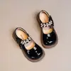 Sapatos Pequenos de Couro para Meninas 2026 Primavera/Verão Novo Estilo Estilo Britânico Preto Crianças Médias/Maiores Solado Macio Sapatos Individuais Moda Sapatos de Princesa Tendência