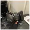Bolso de hombro cruzado estilo coreano con remaches texturizados, único, nuevo, fresco, moderno, de moda, para ir al trabajo, elegante, para mujer