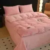 Juego de cuatro piezas de sábana bajera acolchada de terciopelo medio, colcha de terciopelo de leche engrosada de invierno, funda de edredón de terciopelo coral, ropa de cama de felpa