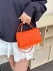 Bolso de Mujer con Relieve de Moda 2026 Nuevo Modelo Bolso de Mano Bolso de Hombro Bolso Cruzado para el Trabajo Bolso Cuadrado Pequeño Simple a la Moda Transfronterizo