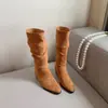 Versão em couro de vaca, bico fino retrô, salto grosso, botas western cowboy que aumentam a altura, botas de couro genuíno de cano médio, botas de ajuste justo, estilo outono/inverno feminino