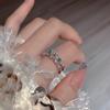 Anillo de Doble Capa de Mariposa y Flor de Lujo Ligero Francés para Mujer, Nicho de Alto Nivel, Diario, Versátil, Anillo de Dedo, Nuevo Estilo 2024