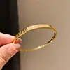Pulseira com Fecho de Letra em Zircônia Banhada a Ouro Real 18K, Pulseira Versátil Simples e Fashion, Sensação de Luxo Leve e de Alta Qualidade, Joias Femininas