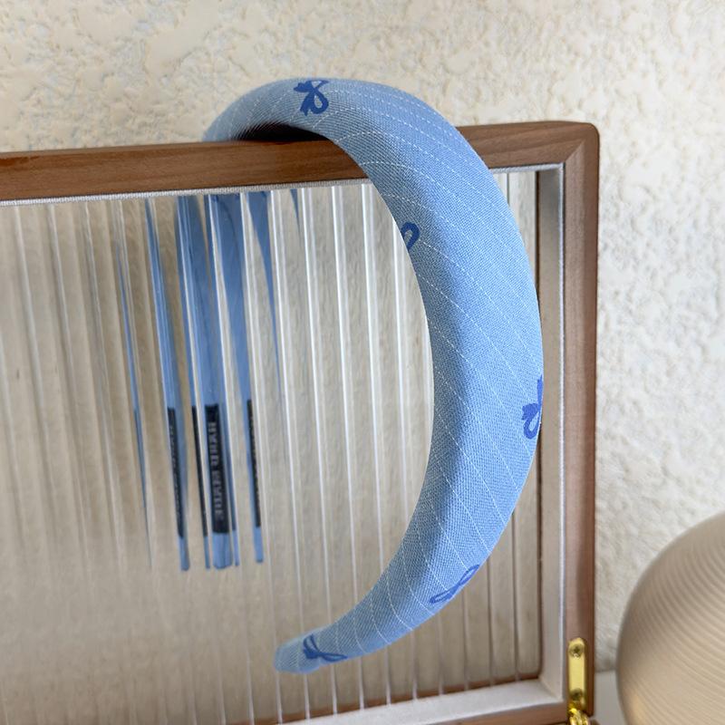 26422B 浅蓝底蝴蝶结