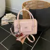 Bolsa de Mão Quadrada Pequena Tendência Transfronteiriça para Mulheres Verão 2026 Nova Moda Versátil Bolsa de Ombro Transversal de Grande Capacidade