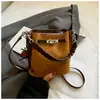Bolso cubo transfronterizo, bolso cruzado de lujo ligero para mujer, bolso de mano de gran capacidad estilo coreano moderno, bolso de hombro de diseño de nicho retro