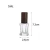Al por mayor en stock Múltiples especificaciones y estilos Botella dispensadora de perfume simple y portátil Botella rociadora Botella dispensadora cosmética Tapa de madera
