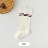 Meias Infantis Atacado para Meninos e Meninas, Estilo Outono/Inverno, Estilo Academia Britânica, Meias até a Panturrilha, Meias de Estudante, Meias com Listras Duplas, Meias de Panturrilha