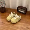 Nuevas Zapatillas Deportivas Casuales Versátiles para Niñas Primavera 2026 Estilo KT Cat Dibujos Animados Suela Suave Antideslizantes Estilo Forrest Gump para Niños Pequeños
