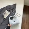 2026 Nuevo Modelo Bolsa Suave y Ligera de Puntos Ola de Nube para Mujer, Estilo Coreano Nicho de Alto Valor Casual Simple Bolso de Hombro o Axila