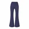 Este conjunto elegante e sedutor apresenta um design que abraça o corpo, acentuando suas curvas.. É um conjunto de três peças para mulheres, perfeito para o outono, composto por um top de tricô com gola alta parcial, uma saia de comprimento médio e um cardigã.