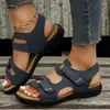 Sandálias de Comércio Exterior 2026 Verão Novas Sandálias Plataforma com Fivela Mágica Solado Grosso Tamanho Grande Casual Cor Sólida Sapatos de Praia Atacado