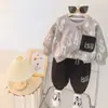 Nuevo Conjunto de Sudadera con Estampado Completo para Niños Otoño Sudadera de Cuello Redondo Estilo Deportivo Elegante Pantalones de Chándal para Niños Conjunto de Dos Piezas Moderno