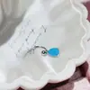 Nova coleção da série de proteína azul de brincos em aço titânio médico, estilosos e versáteis, com designs de trevo de quatro folhas e cruz