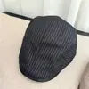 Nuevo boina de estilo retro británico con rayas y visera de cuero patchwork para mujer, otoño de 2026, a la moda, casual, versátil