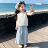 Conjunto de Pantalones de Rayas Verticales Azules para Niñas 2026 Nuevo Estilo Coreano Moda Conjunto de Dos Piezas para Verano para Niñas Pequeñas