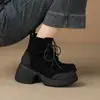 Botas de tornozelo femininas de camurça com sola grossa 2026 modernas estilosas novas outono e inverno salto plataforma salto alto com cadarço estilo britânico Botas Martin