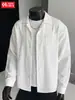 Camisa Masculina de Manga Longa com Gola Cubana Estilo Old Money, Camisa Básica Versátil de Primavera com Bolsos Canguru Texturizados, Jaqueta Vintage de Cor Sólida