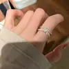 Anel Novo Minimalista com Laço Microincrustado em Fita para Mulheres Laço Envolto Doce Camada Dupla Levemente Luxuoso Aberto Ajustável Joia de Mão