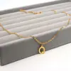 Moda europea y americana 26 letras collar de acero inoxidable oro plata cadena de clavícula de lujo ligero joyería de acero de titanio venta al por mayor