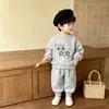 Conjunto casual estilo coreano para niños, sudadera de manga larga con estampado de cachorro de caricatura y pantalones tipo jogger, conjunto de dos piezas para salidas diarias de niños