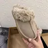 Cabedal de Couro Solado Grosso Integrado Pés Cacheado Chinelos Femininos 2026 Outono/Inverno Novo Versátil Com Pelúcia Fechado Camurça Quente Chinelos Femininos
