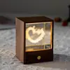 Cubo Creativo 3D Galaxia Cristal Tallado Interior Adorno de Escritorio Artesanía de Madera Lámpara de Noche Decoración Regalo de Cumpleaños