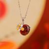 Jóias Yuebao Prata Pura S990 Banhada a Ouro Âmbar Sangue Moeda Vintage Pingente Saco da Sorte Moeda de Cobre Personalizada Pingente Versátil Saco de Dinheiro