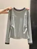 Camiseta elegante y única de manga larga con cuello redondo y bloques de color para mujer, adecuada para primavera, otoño e invierno, con un diseño de cintura plisada, perfecta como capa interior o base, y con hombros de corte regular