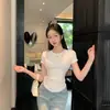 Camiseta de manga corta con cuello redondo y hombro irregular, nuevo diseño de verano en negro, elegante y estiliza la figura con un efecto de ceñido a la cintura