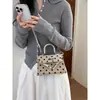 Bolso de lunares de moda y tendencia para mujer, nuevo bolso cruzado versátil 2026, bolso de mano cuadrado pequeño exquisito de alta gama