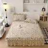 Falda de cama acolchada de vellón coral de terciopelo de leche de una sola pieza engrosada con encaje, colcha tipo sábana de franela con terciopelo y volante