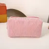 Estojo Triangular Xadrez Casual, Estojo de Lápis Floresta para Estudante, Bolsa de Papelaria Ins Fofa de Aparência Sofisticada, Compacto, Portátil e de Nicho
