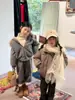 Conjunto de Punto Rayado Grueso con Cuello de Piel Grande para Niñas 26 Invierno Estilo Coreano Acolchado Forrado de Piel Conjunto de Dos Piezas Ropa de Abrigo Cálida para Niños