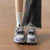 Zapatos de papá de suela gruesa súper atractivos para mujer, nuevo estilo otoño 2026, transpirables, que aumentan la altura para personas bajas, estilo casual versátil, zapatillas deportivas