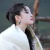 Estilo Mismo de Guan Xiaotong Metal Luminoso Hoja Única Bote Plano Pliegues Irregulares Cóncavos-Convexos Pendientes Únicos Joyería de Oreja de Lujo Ligero Pendientes