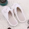 Venta al por mayor transfronteriza de pantuflas de lino y lana de cordero blancas para uso en interiores, adecuadas para todas las estaciones, pantuflas de algodón y lino para uso en el hogar