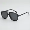 Gafas de sol con montura negra clásica, protección UV, hacen que el rostro parezca más pequeño y delgado, esenciales para el trayecto diario