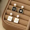 Pendientes Cuadrados de Esmalte con Forma de Estrella y Nariz de Cerdo con Perlas para Mujer, Pendientes Clásicos Elegantes de Letras de Alta Gama
