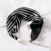 Collar de Perlas de Anacardo de Gama Alta Bufanda de Seda para Mujer Bufanda Delgada de Primavera y Verano Hebilla Magnética Cadena para Clavícula Bufanda Cuadrada Pequeña Nueva Versátil
