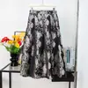 Falda acampanada con estampado en relieve estilo europeo y americano, falda midi de cintura alta línea A, diseño ligeramente abullonado para acentuar la cintura y estilizar las caderas, falda jacquard con patrón intrincado para mujer
