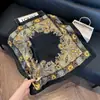 Bufanda Cuadrada Fina Estilo Coreano de Castaña para Mujer, Protección del Cuello, Bufanda Decorativa, Bufanda para Madre, Bufanda Cuadrada de Imitación de Seda, Venta al por Mayor